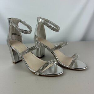 Women's David's Bridal Striking Metallic Silver Three Band Rhinestone Heel Sz 7